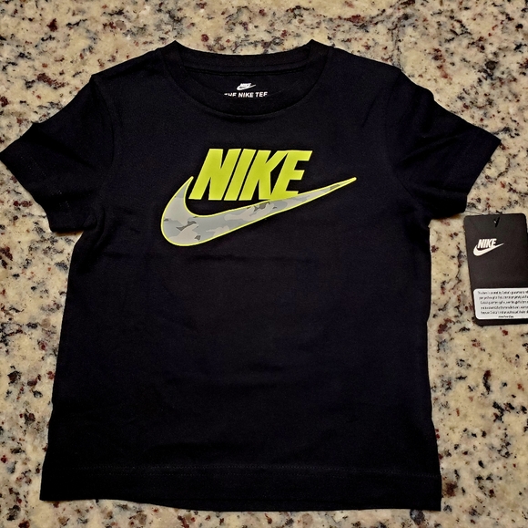 Nike Short Sleeve Tee, Various Sizes - Picture 1 of 1